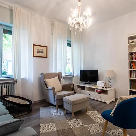 Moon River House Апартаменты *