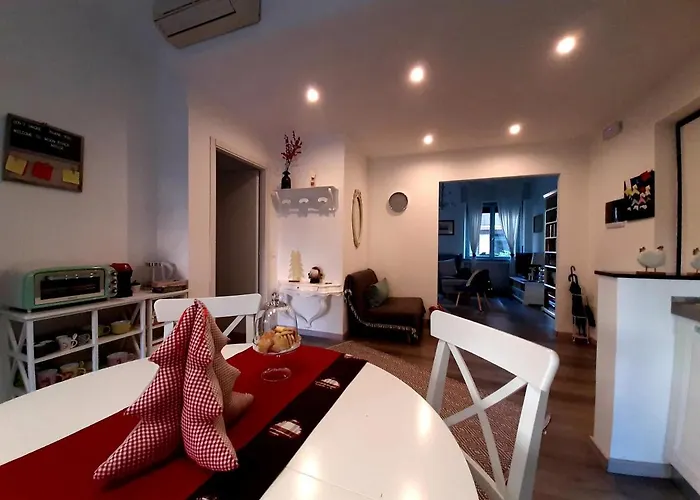 Moon River House Апартаменты *