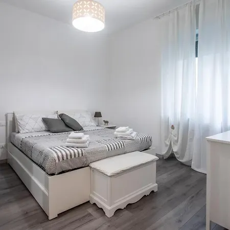 Apartment Moon River House